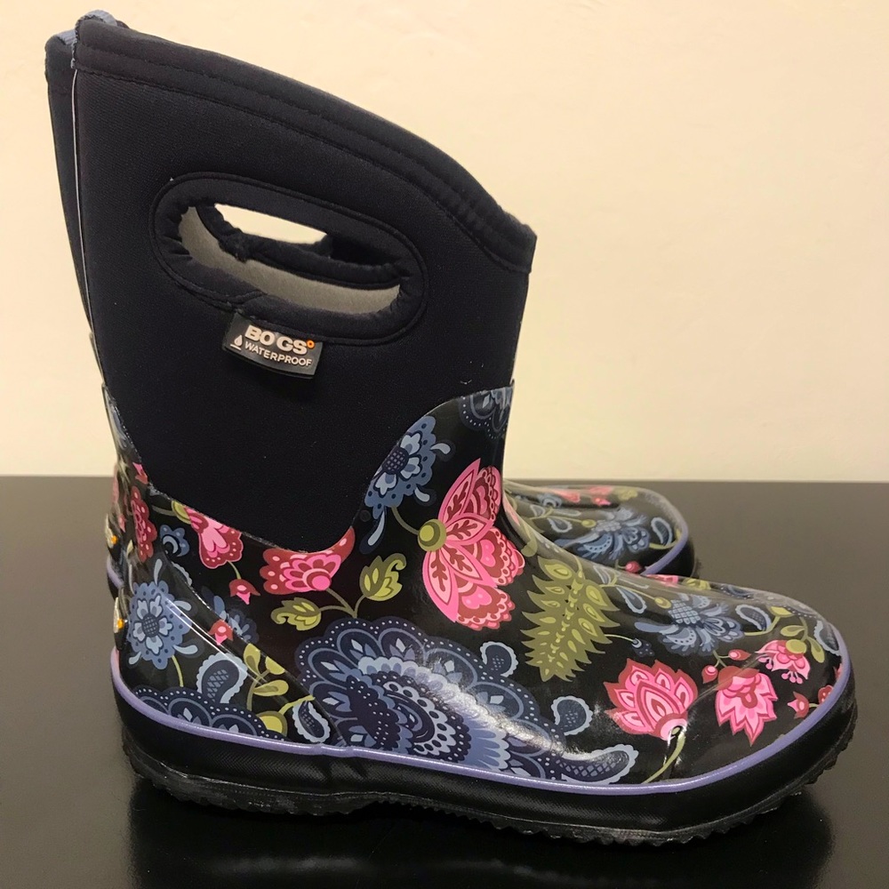 Bogs classic mid Winter Blooms waterproof and rain boot